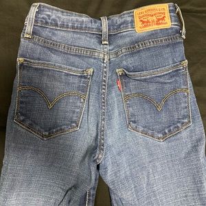 Women’s Levi’s jeans